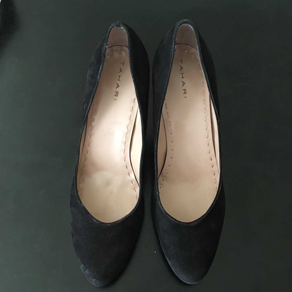 Black suade TAHARI heels